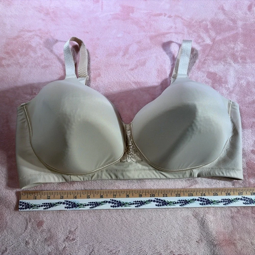 Vanity Fair 44DDD Beige Tshirt Bra. Adjustable Straps Lightly Lined.